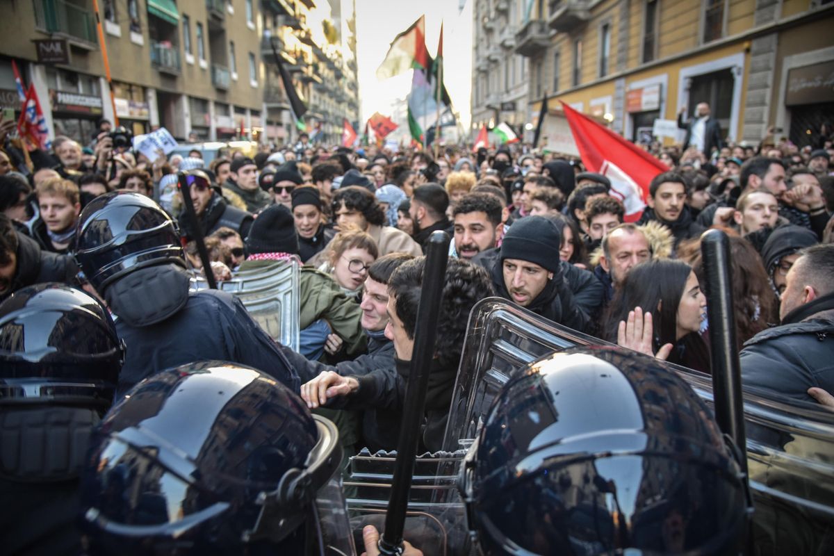 Antagonisti galvanizzati dall’opposizione. Oggi altri cortei a rischio