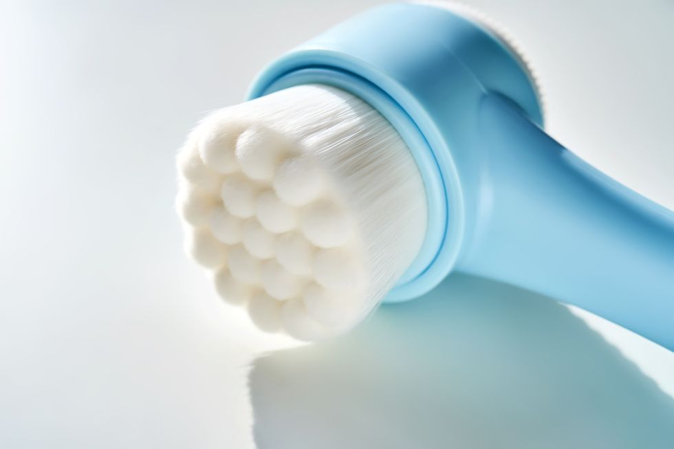 spring-skincare-tips-use-cleansing-brushes
