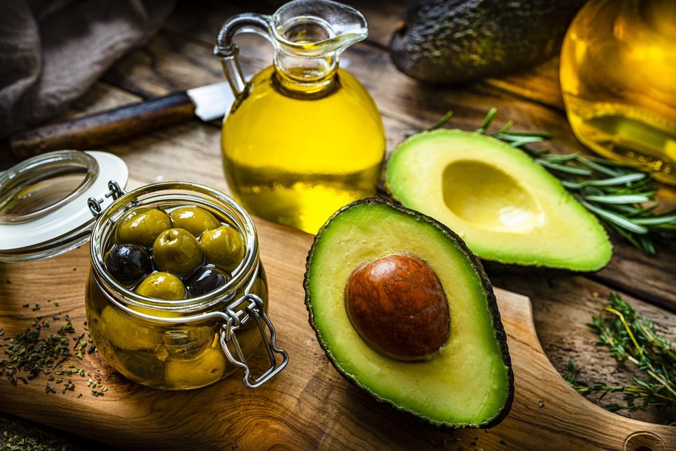 Apply-avocado-oil-at-night-spring-skincare