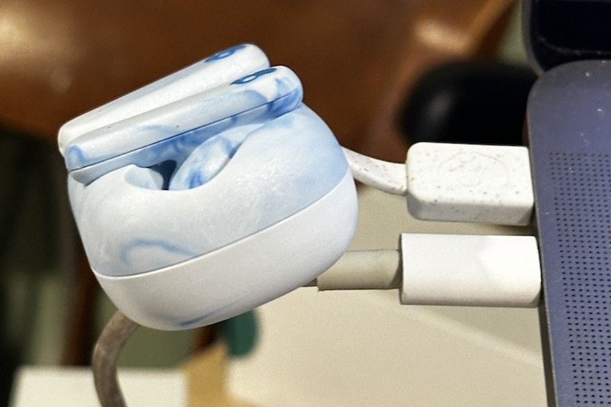 a photo of Skullcandy Ecobuds case connected to the USB-C port on a Apple MacBook