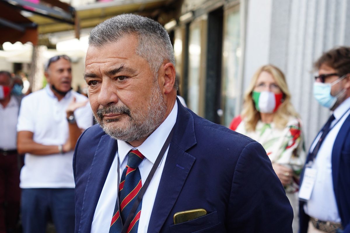 Anche aziende della difesa nel mirino. Spiati i top manager della Beretta