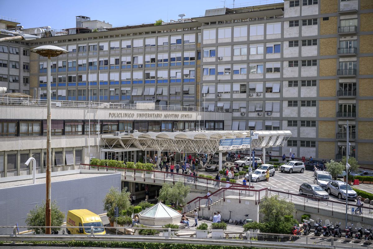 Così è nato il blitz per portare il gender nell’ospedale del Papa