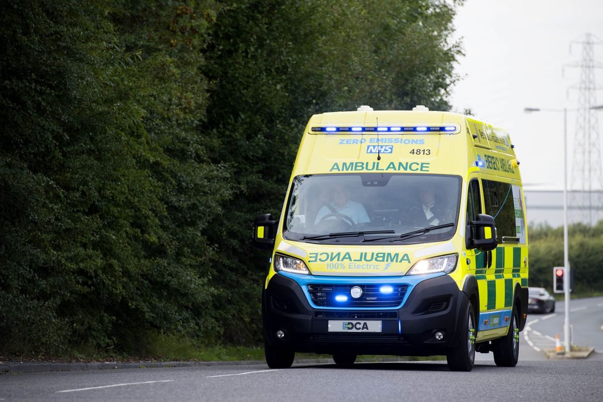 L’ambulanza elettrica fa paura agli inglesi