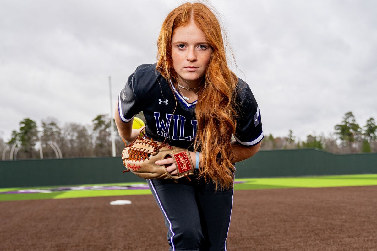 SHE'S COOKING: Chapman dealing on mound; selling baked goods