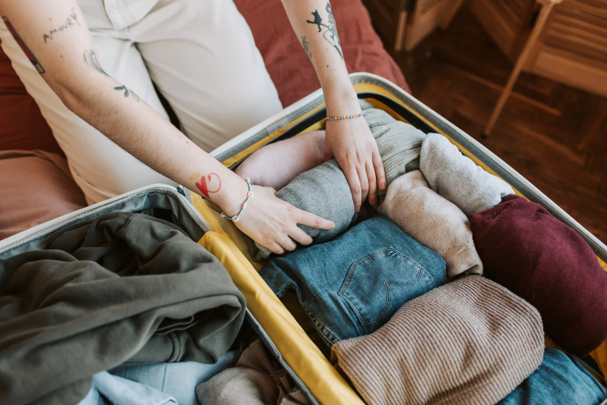 333 packing, 333 clothes, minimalist fashion, packing hacks, travel