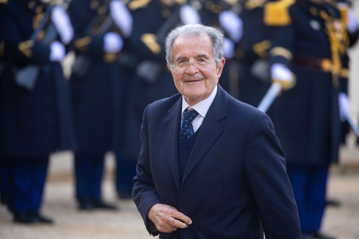 Prodi cede alle sirene di Macron e sogna un’Europa a guida francese