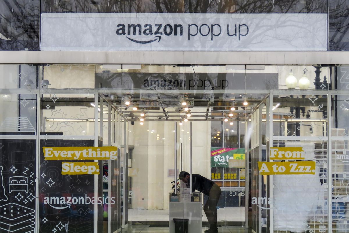 Amazon si allarga ai medicinali: acquistata parafarmacia a Milano