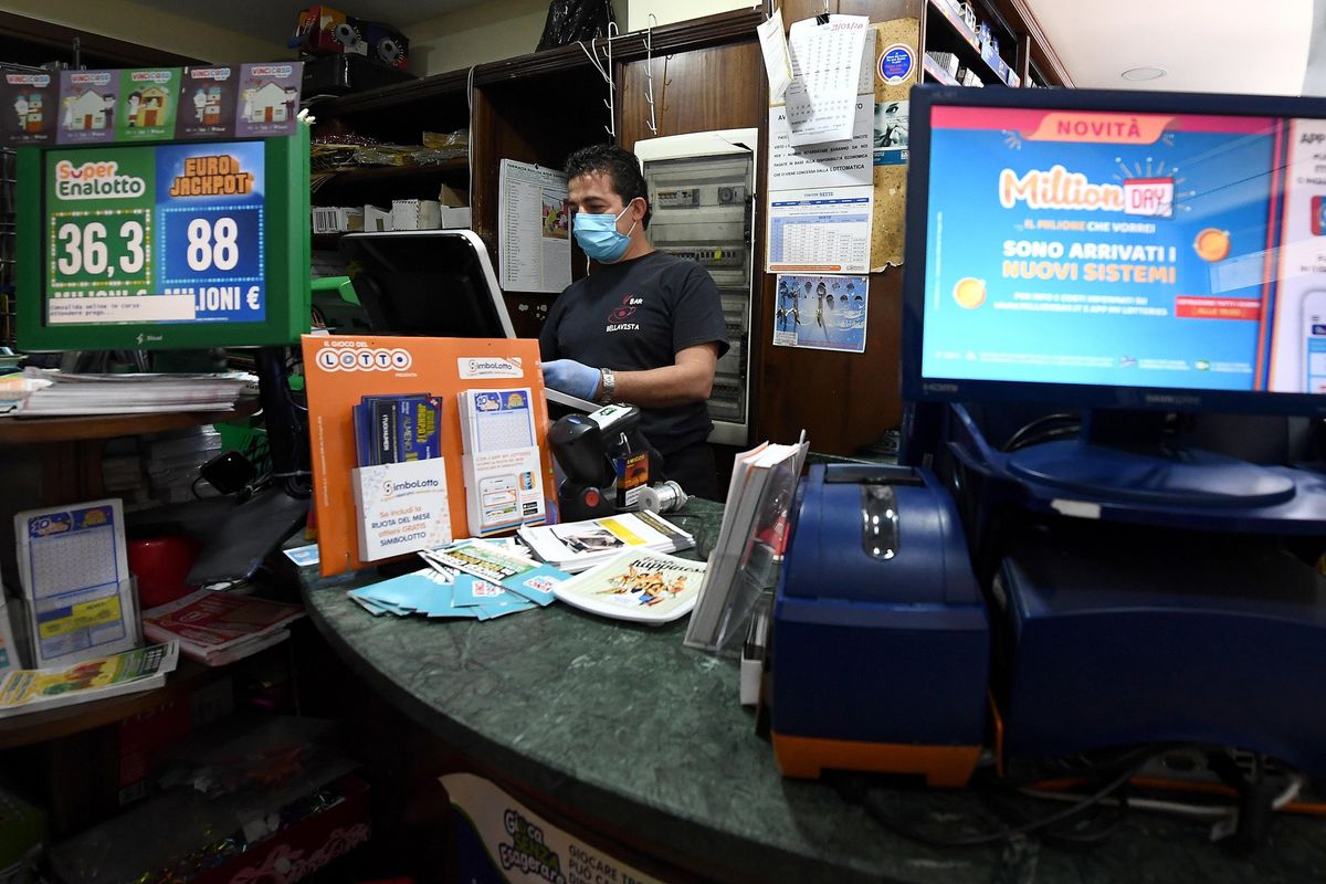 Maxi gara da 1 miliardo per il Lotto. Limiti al contante per le scommesse