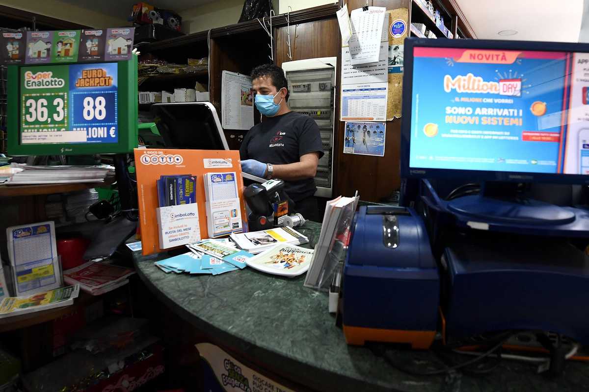 Maxi gara da 1 miliardo per il Lotto. Limiti al contante per le scommesse