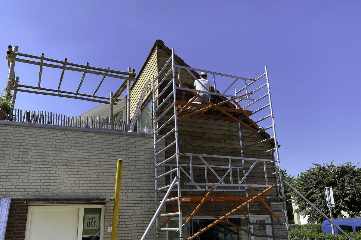 Case green, lavoro e stretta sulle stalle. L’Ue finge la svolta, ma non cambia linea