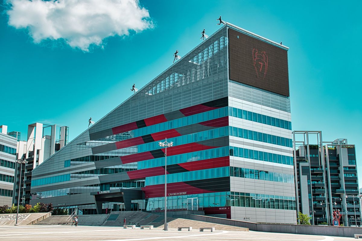 Inchiesta sulla proprietà del Milan. Indagati gli ad, perquisita la sede