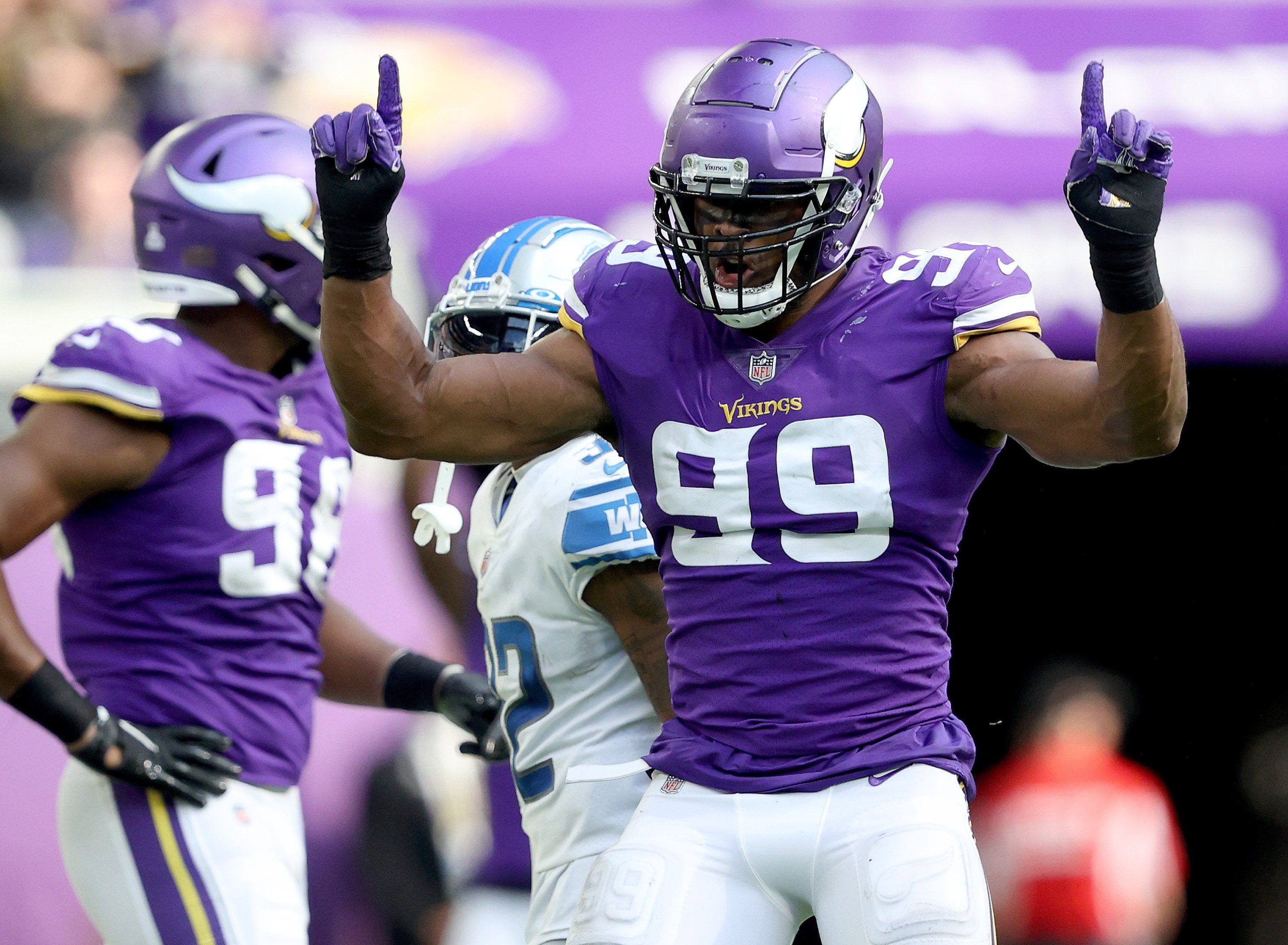 Houston Texans agree on $49 million deal with star pass rusher