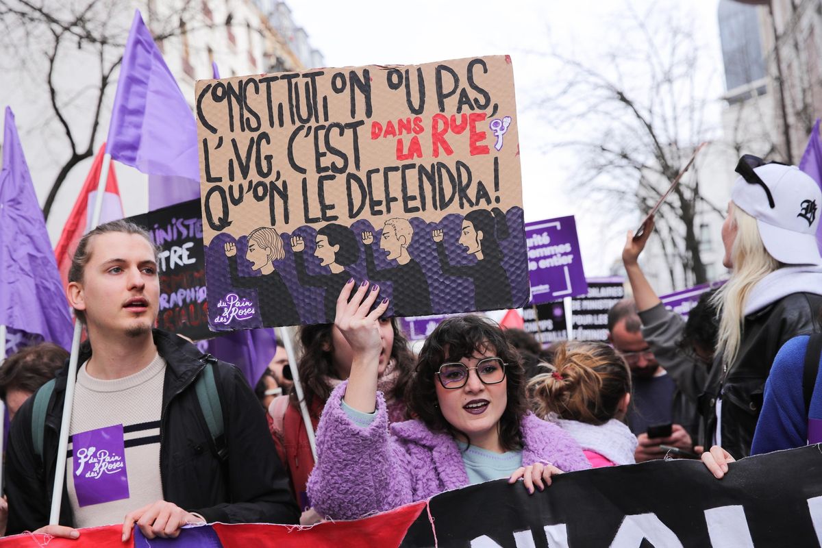 Altro che diritto, far inserire l’aborto nella Costituzione lo renderà un dovere