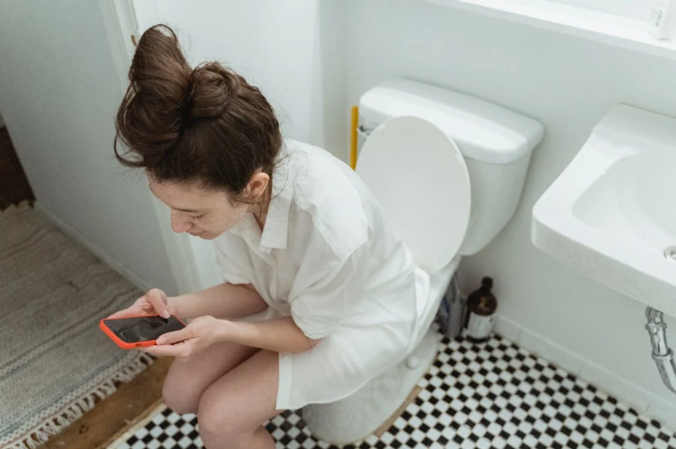 Doctor destroys the myth about 'clear pee' that just about everyone believes