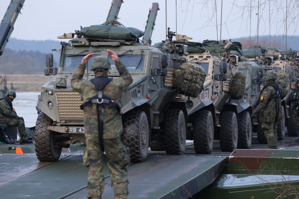 La Nato ammassa truppe al confine con la Russia
