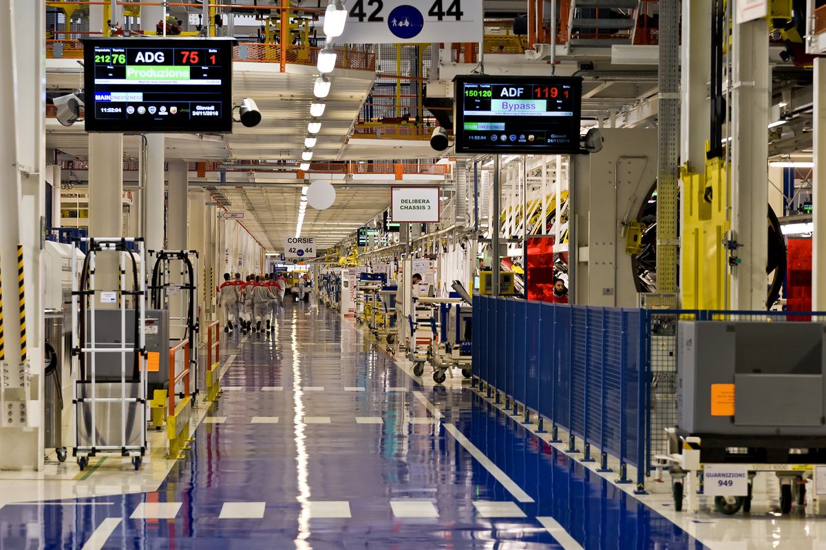 Stellantis taglia 2.500 posti in Italia. In un anno di Algeria già 2.000 assunzioni