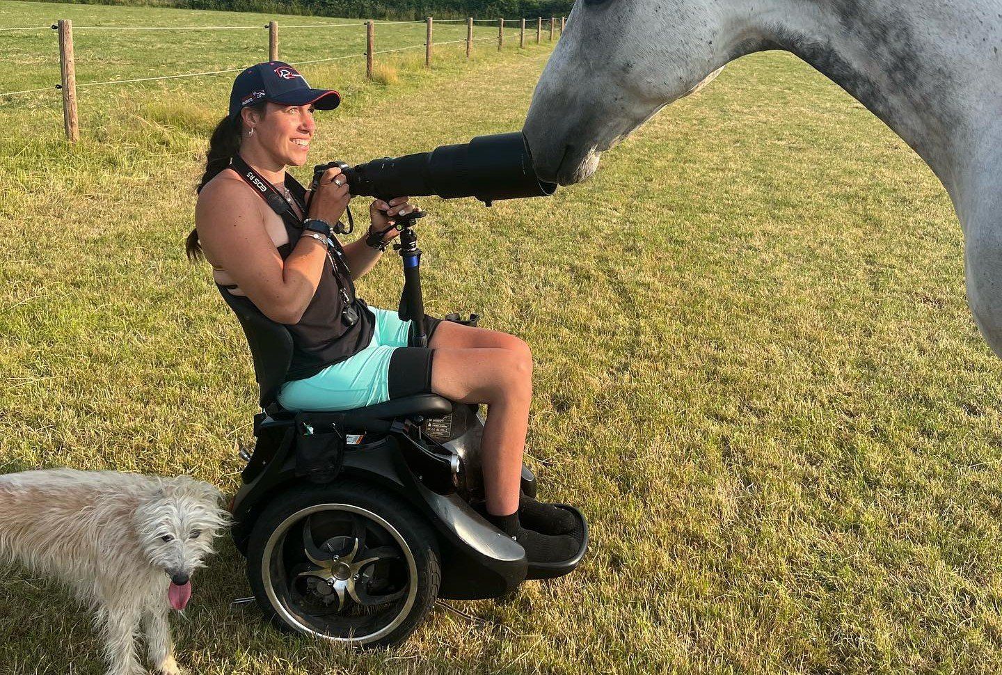 La «aiutano» a morire perché è in carrozzina