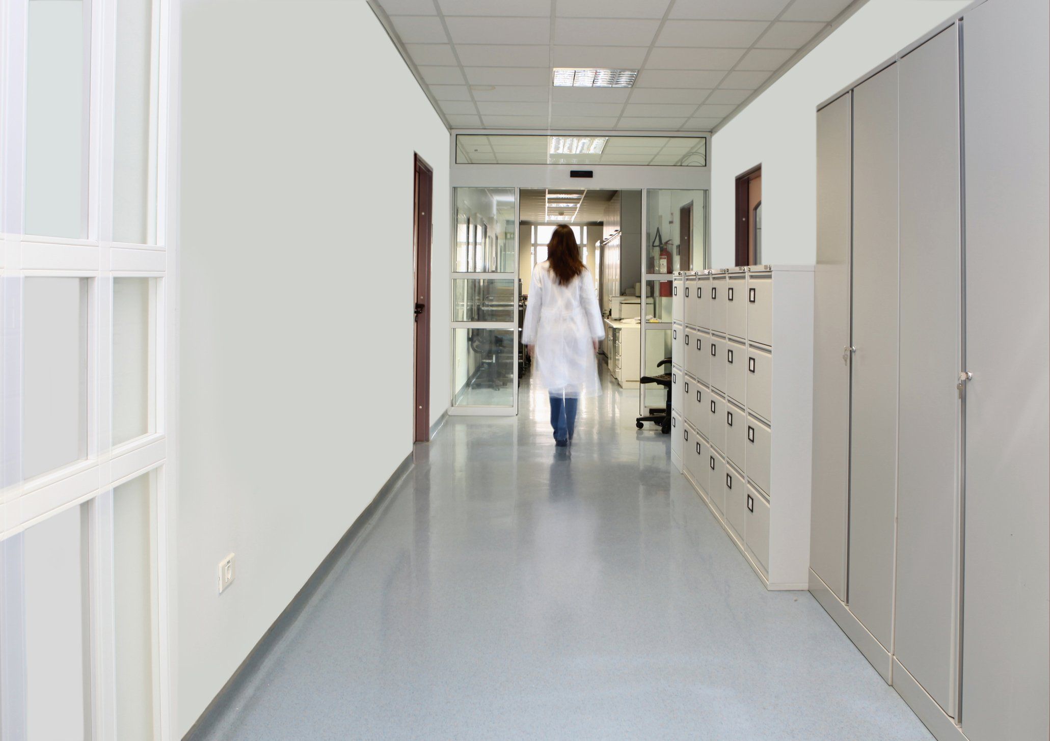 Mancano medici, ma per i trans si trovano