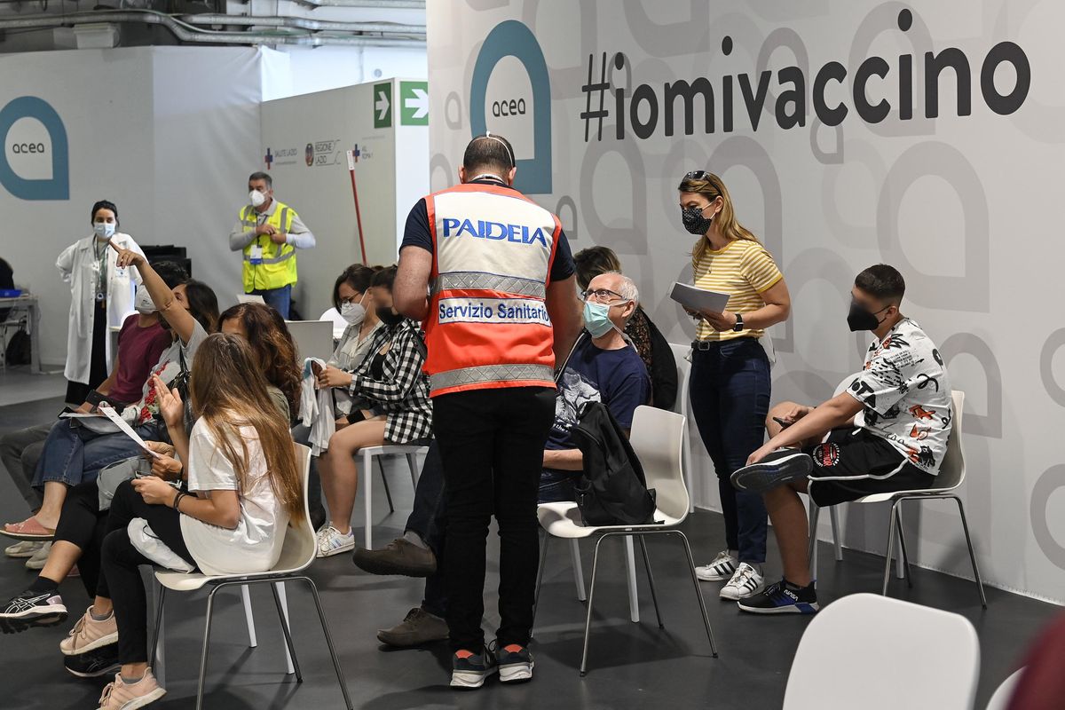 Il Cts e le Regioni mandarono i giovani agli Open day per smaltire le dosi