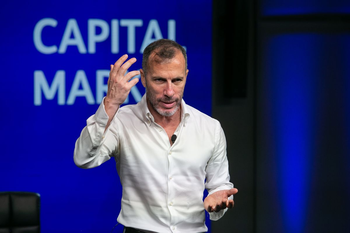 Tracolli in Borsa e manovre su Tim. Dossier, affari e strane inchieste