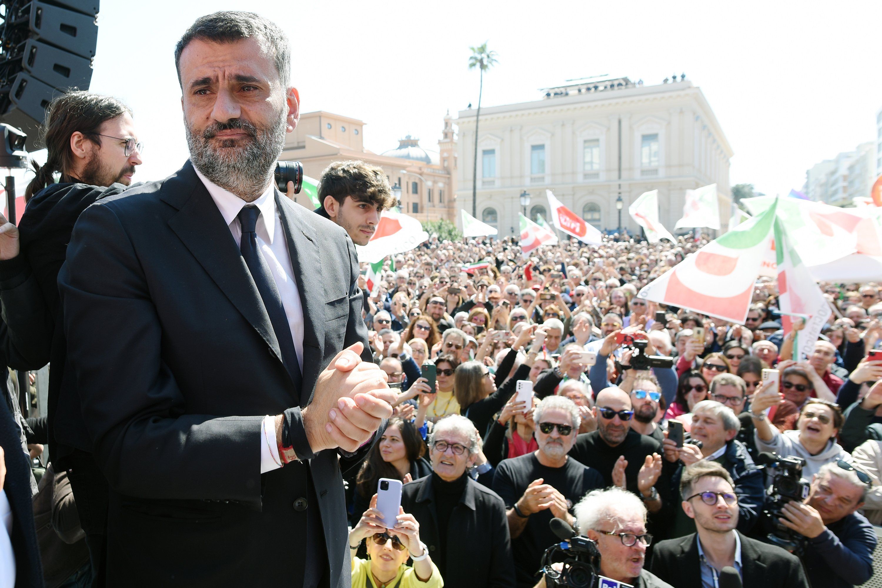 Al «Tg1» Emiliano finge di ritrattare