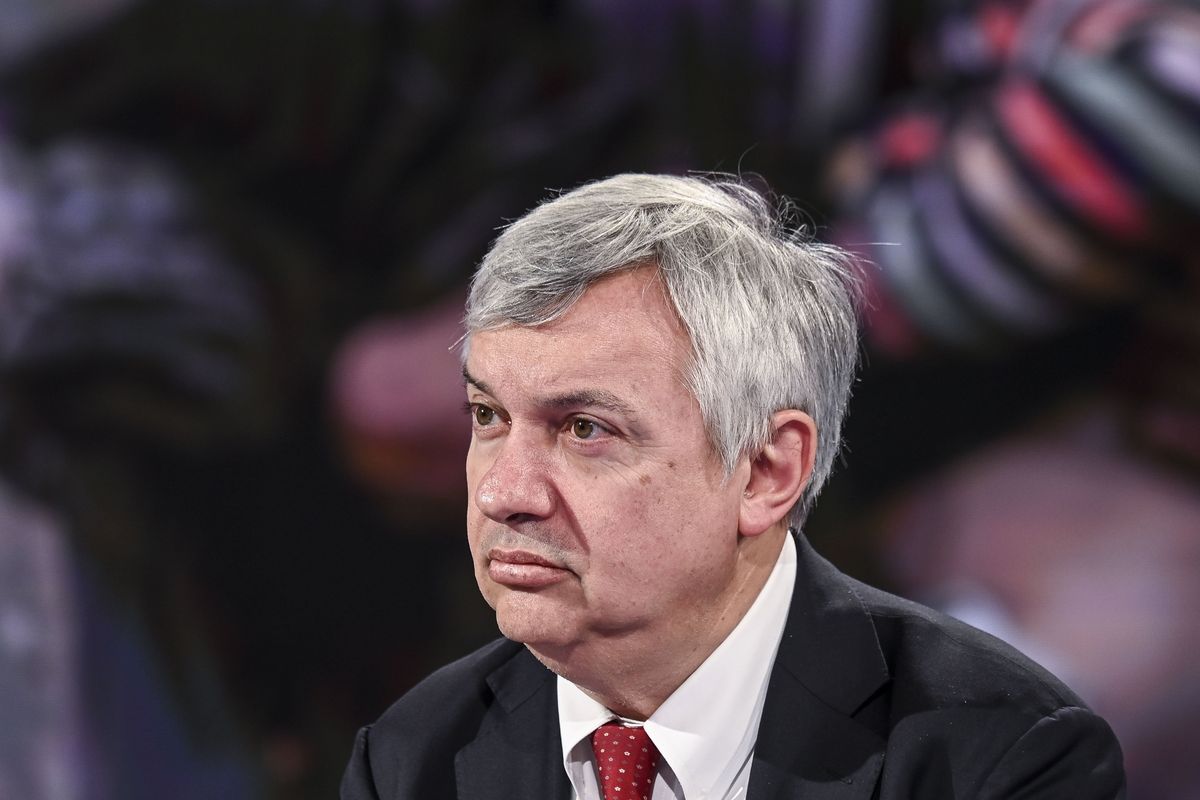 «Modificato l’articolo anti Elkann». Il caso Molinari agita «Repubblica»