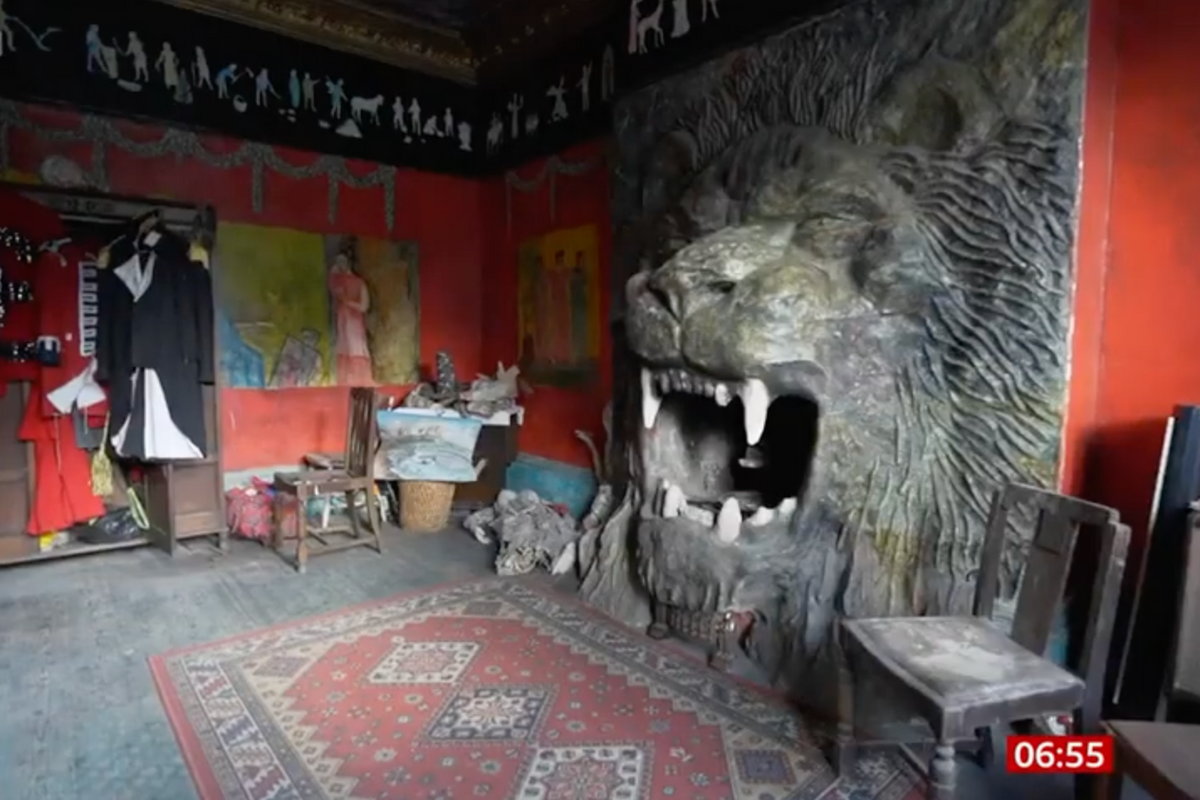 Ron's Place; artist apartment; art; artist apartment protected; England artist apartment