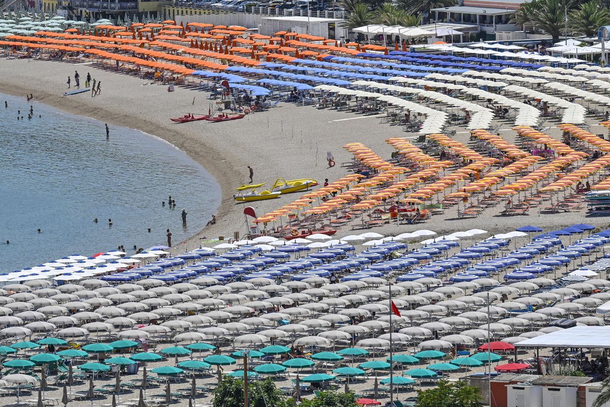 Il mare dei balneari si fa agitato. In piazza contro le gare dell’Ue