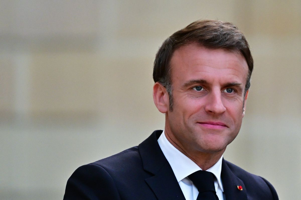 Macron a picco nei sondaggi. Vuole legalizzare l’eutanasia per mendicare voti a sinistra