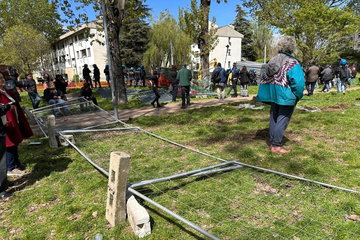 Gli eco-asini se la prendono con una scuola