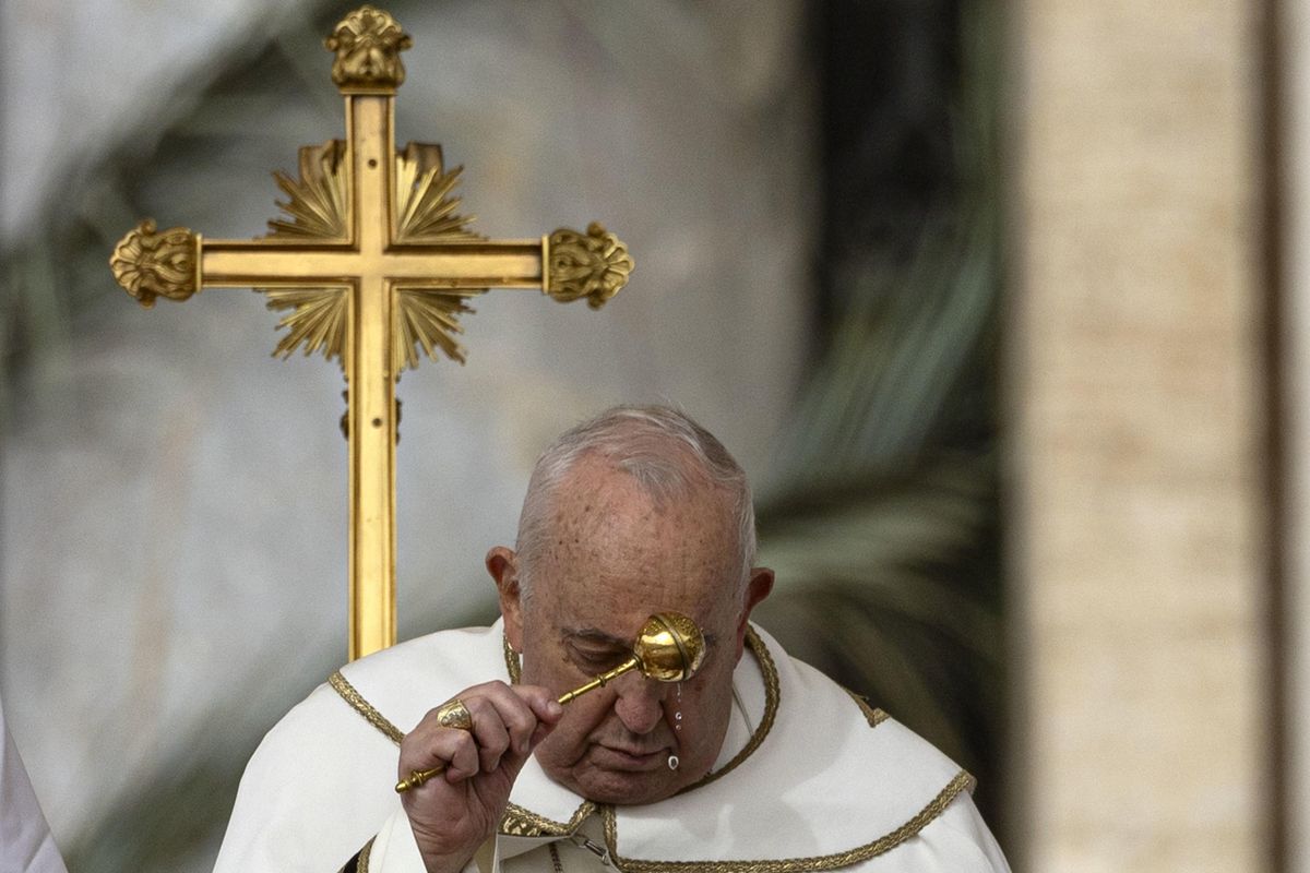 Il Papa che si vendica a mezzo stampa ha fatto arrabbiare anche i francesi