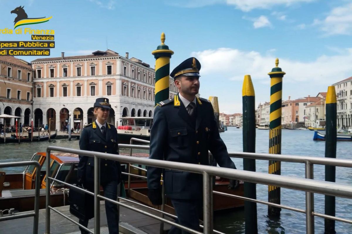 I soldi del Pnrr riciclati all’estero. Sequestrati 600 milioni, 22 arresti