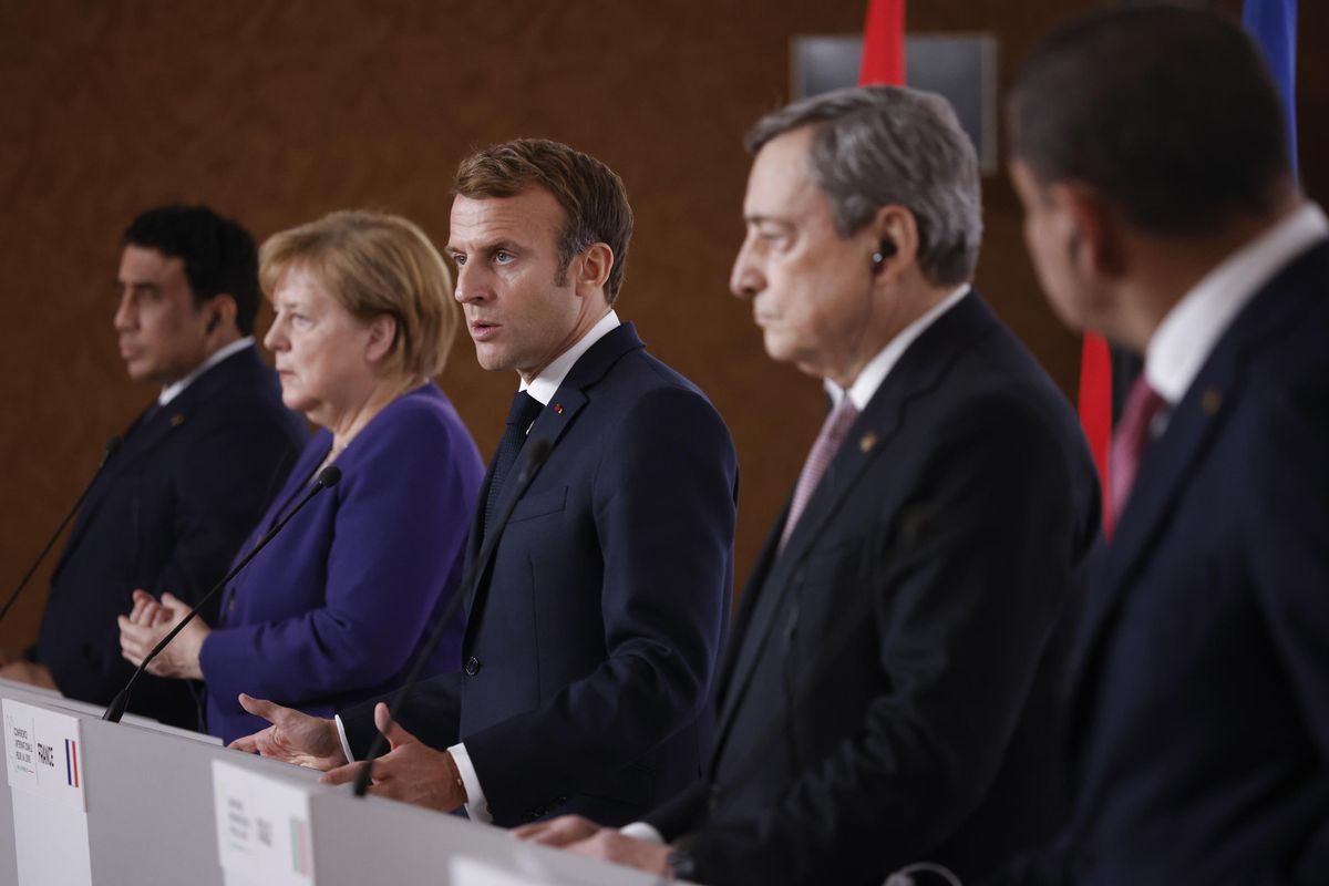 I blitz di Macron e Merkel per salvare Draghi