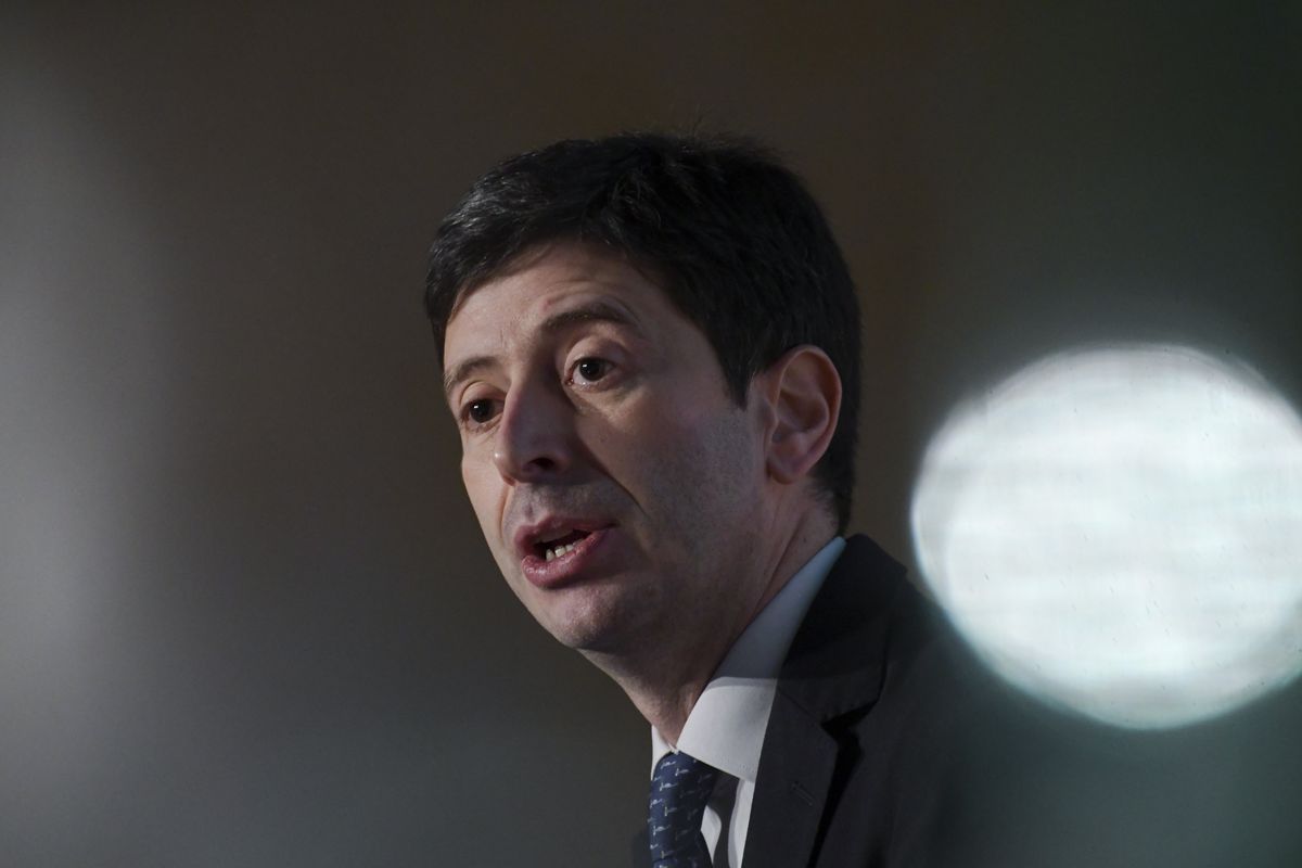 Speranza confessa il pressing sui pm: non sequestrate i vaccini dopo i danni