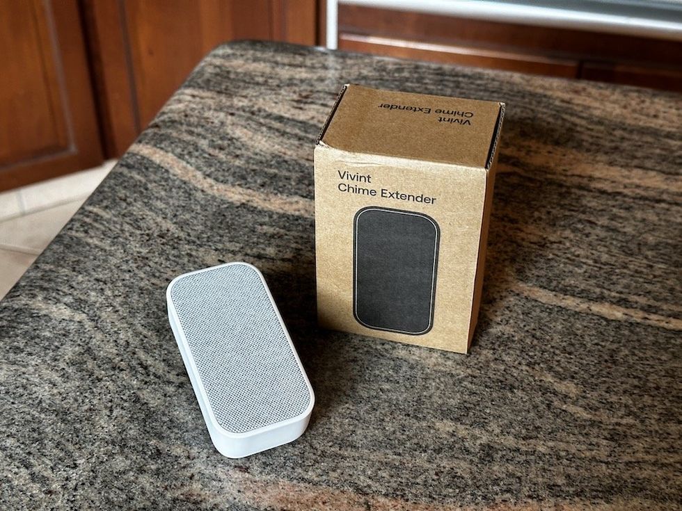 a photo of Vivint Smart Home Chime Extender unboxed