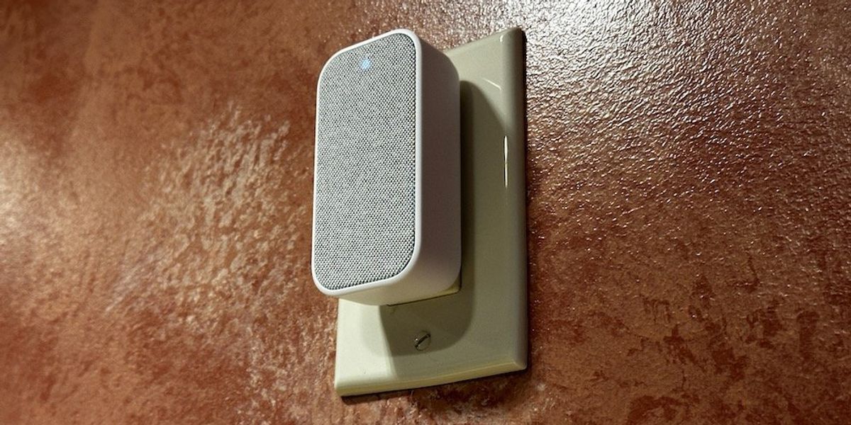a closeup look at Vivint Chime Extender