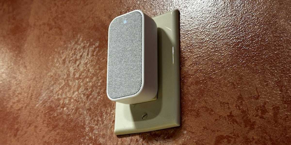 a closeup look at Vivint Chime Extender