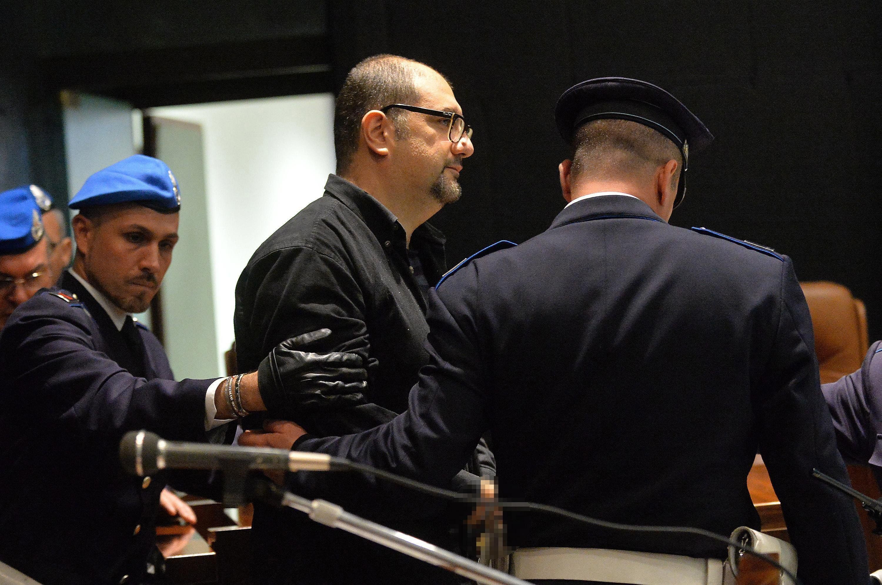 Beccati gli anarchici che devastarono Torino