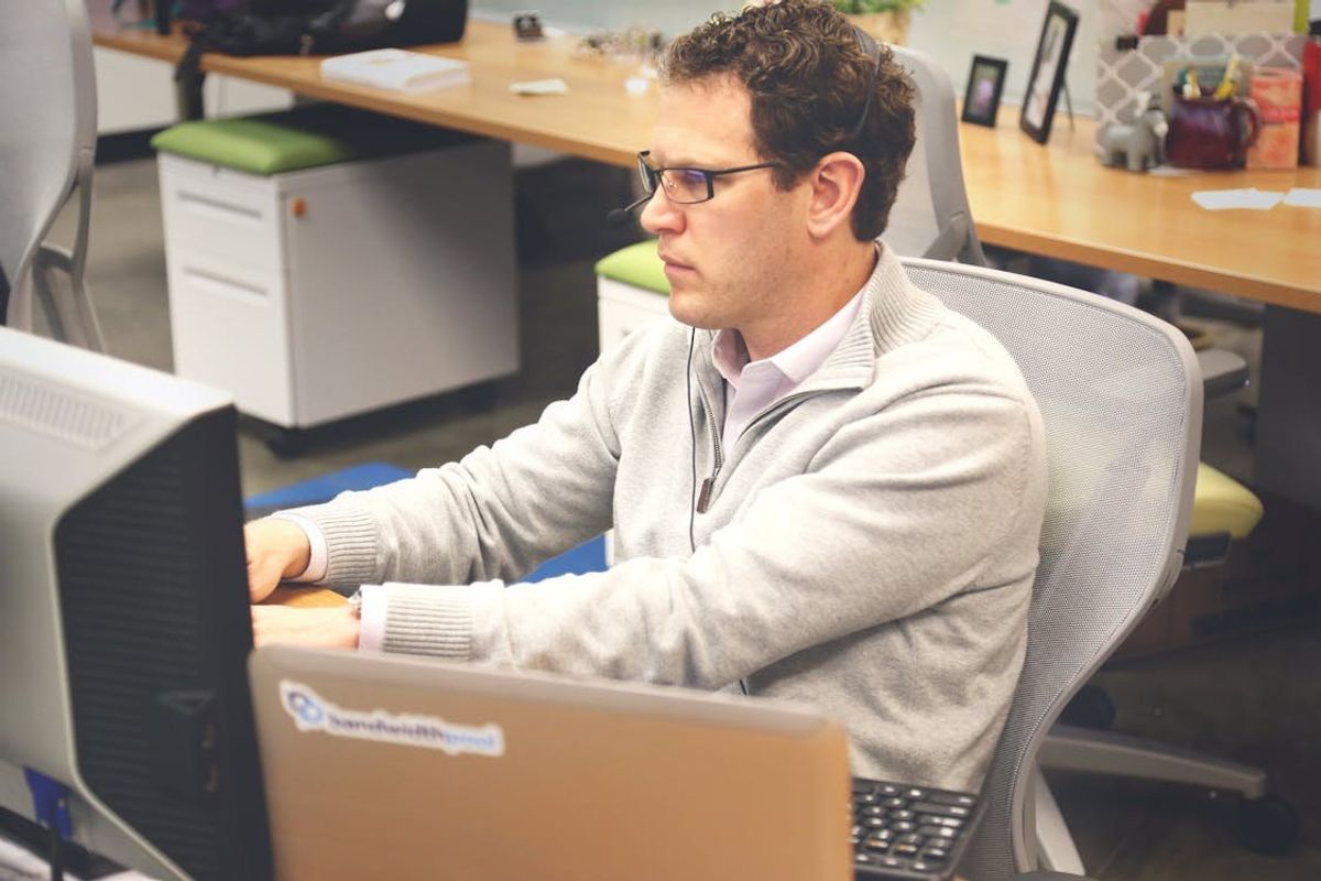 office jobs, hub, 9-to-5 jobs