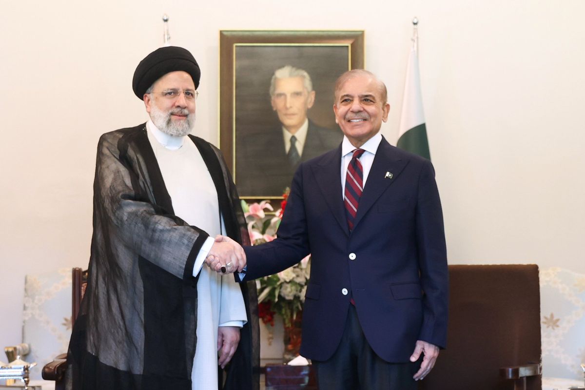 L’Iran si riconcilia con il Pakistan e fa un altro passo verso l’atomica