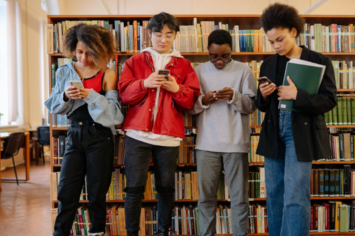 smartphones, phones n school, norway