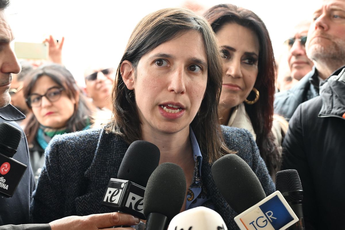 Elly a pezzi si aggrappa all’aborto