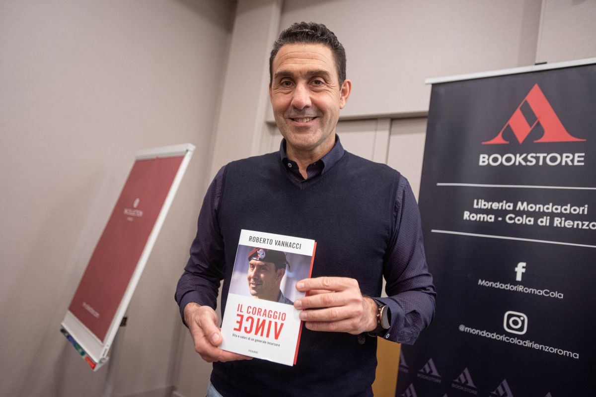 Per Vannacci va bene la censura. Sulla Mira, invece, vietata pure la critica