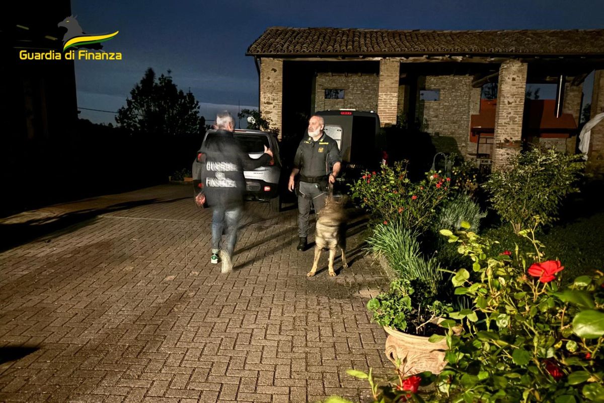 Escort per ufficiali in cambio d’appalti