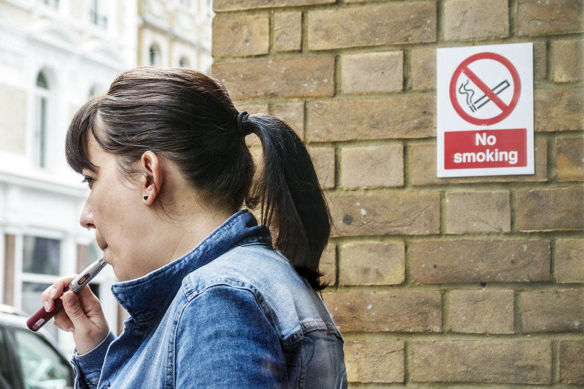 L’alleanza tra woke e Stato etico adesso spegne le sigarette