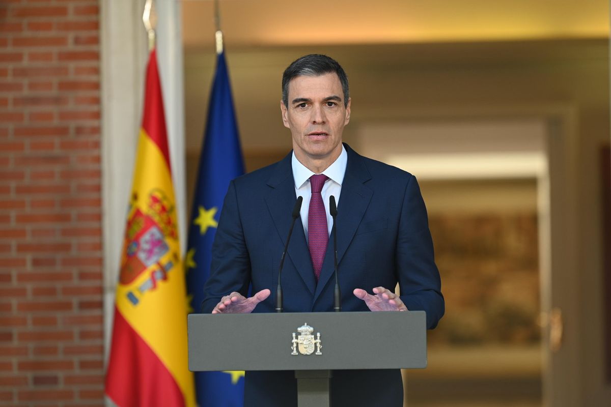 Sánchez getta la maschera: «Resto al potere»