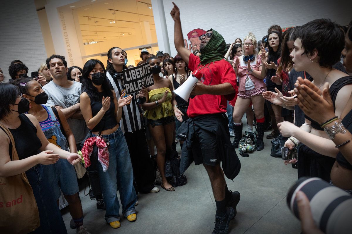 Così i cattivi maestri hanno aizzato i campus