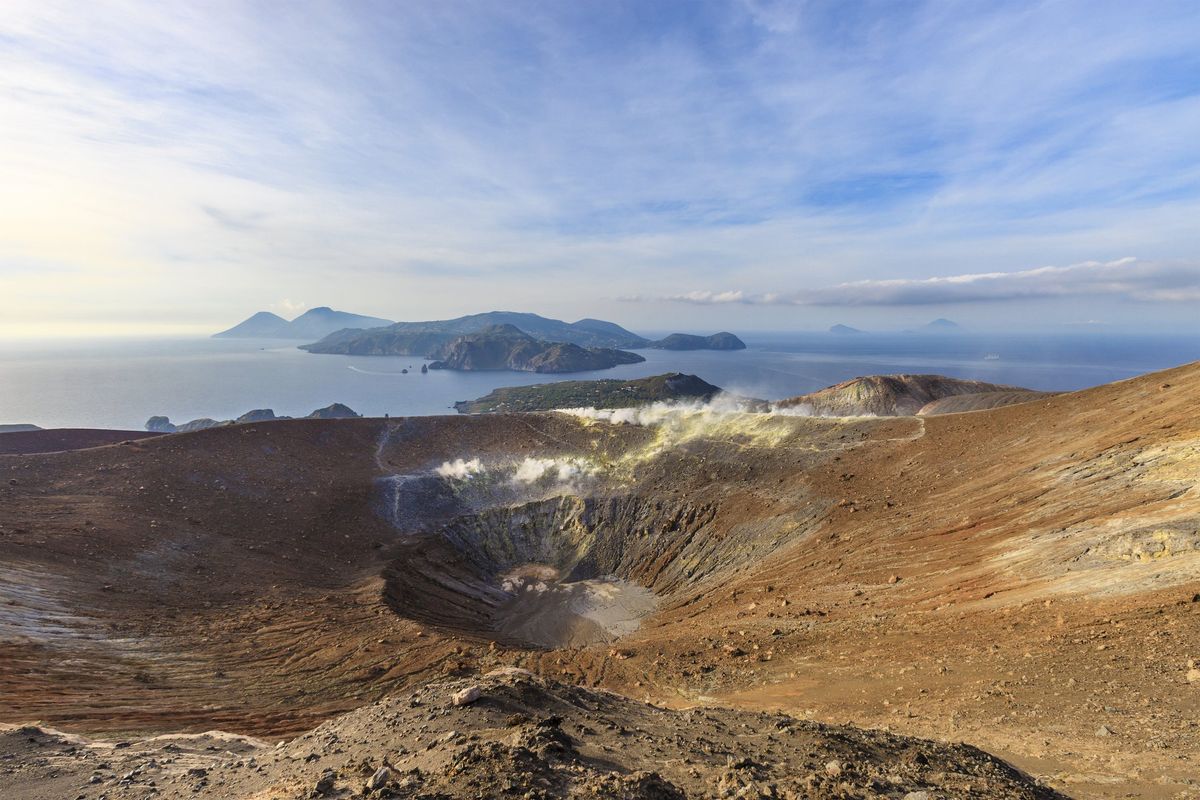 Dalle Eolie all'Islanda: in viaggio tra i vulcani d'Europa e del mondo