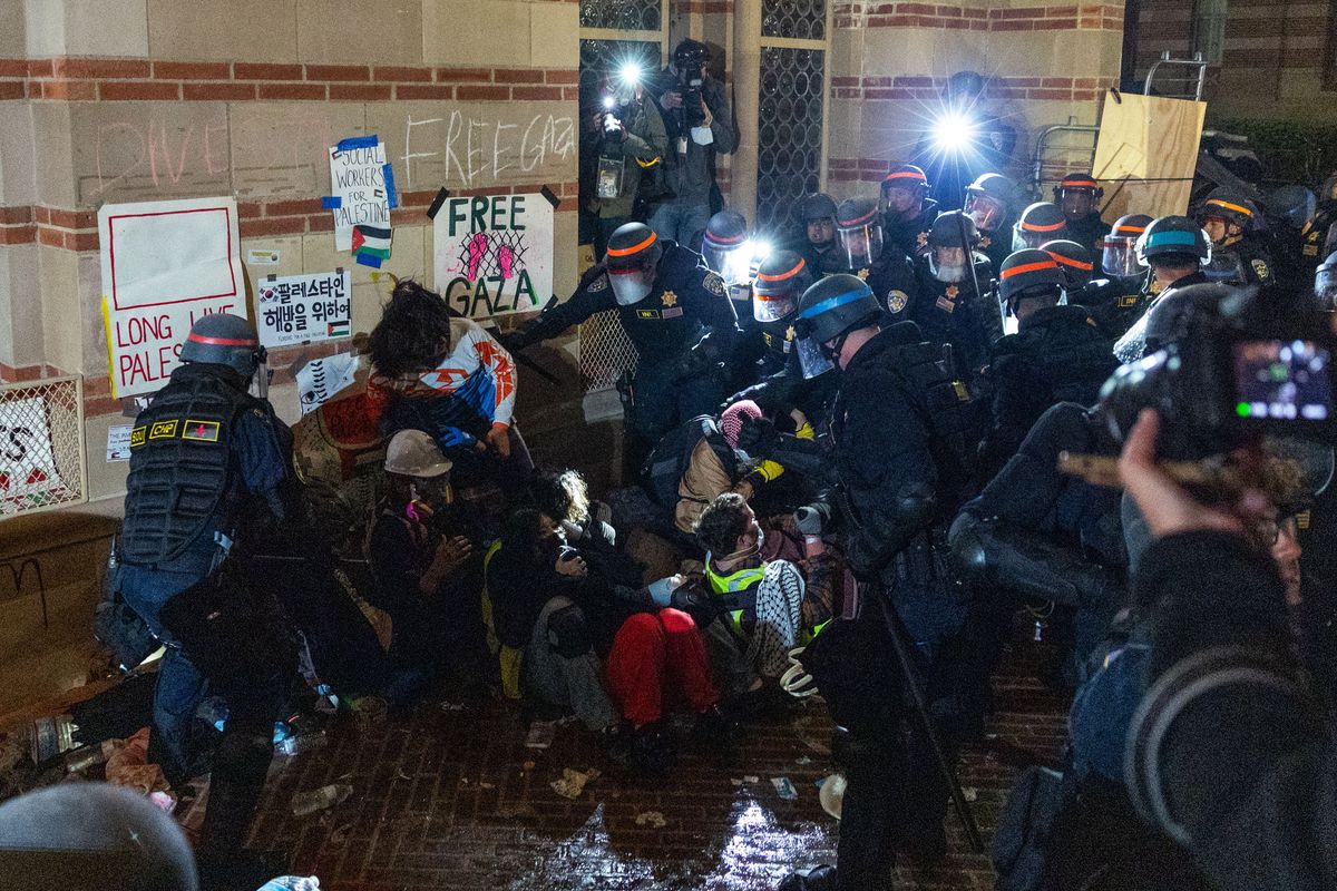 I pro Gaza chiedevano cibo vegano. Invece nei campus arriva la polizia