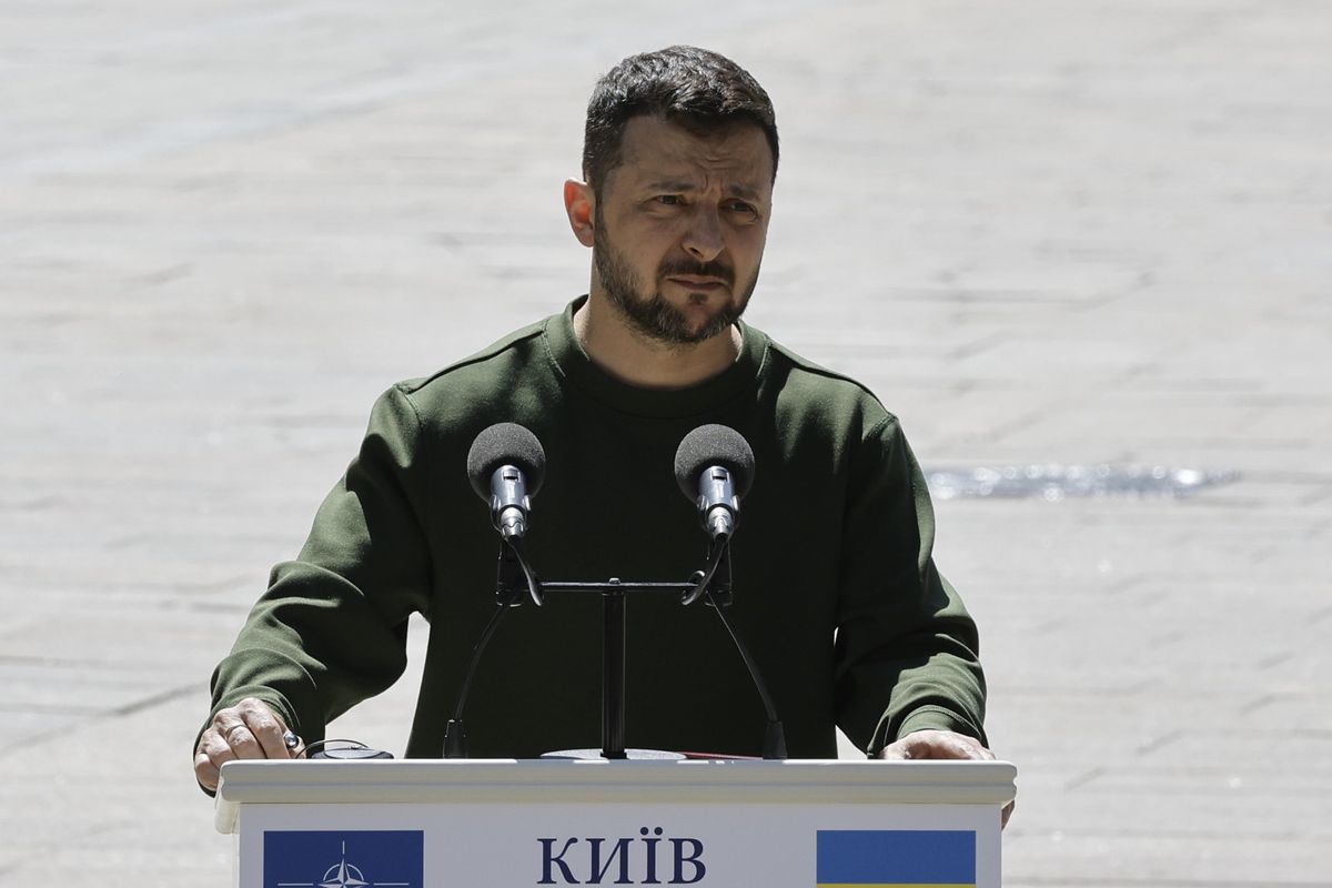 La parità di genere secondo Zelensky: più donne a sminare